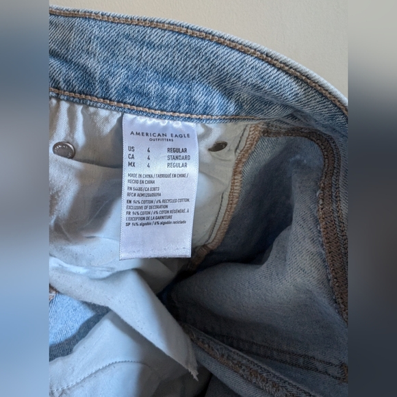 American Eagle light wash 90s straight denim jeans (4) - Picture 4 of 8